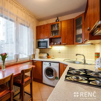 Keuken; keukenapparatuur, natuurlijk licht