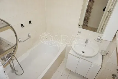 Badkamer; tegelvloer, gerenoveerd, natuurlijk licht, moderne stijl