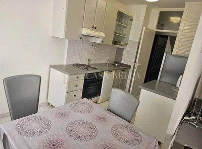 Küche; küchengeräte, fliesenboden