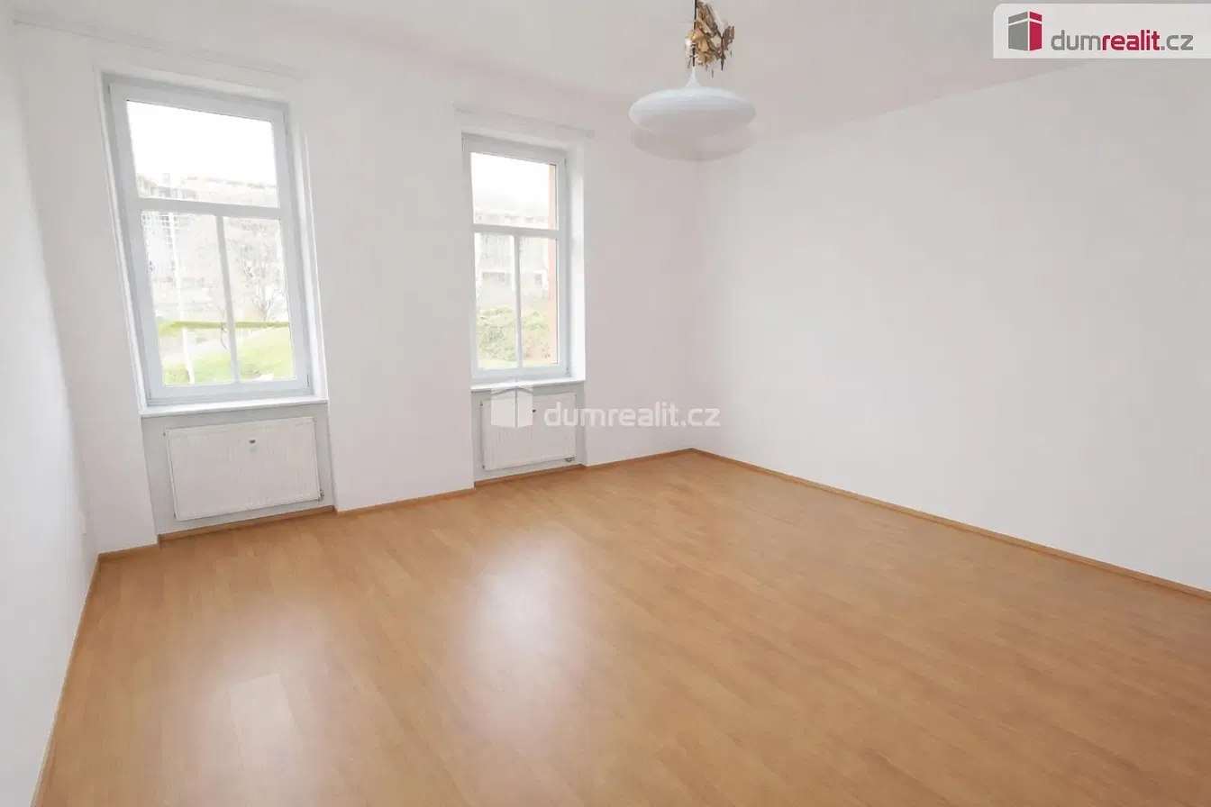 Wohnzimmer; blick, holzboden, tageslicht