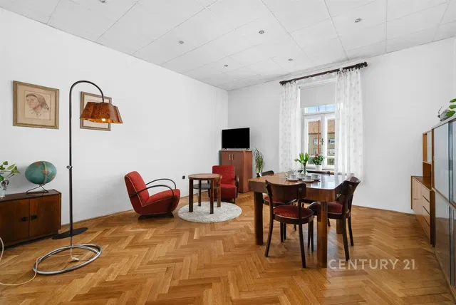 Wohnzimmer; holzboden, tageslicht, moderner stil