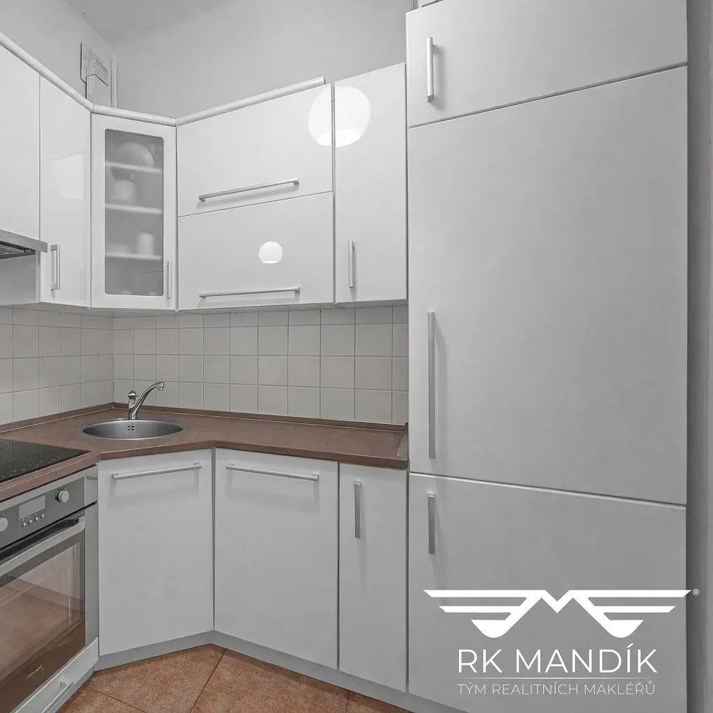 Kuchyně; kuchyňské spotřebiče, dlažba