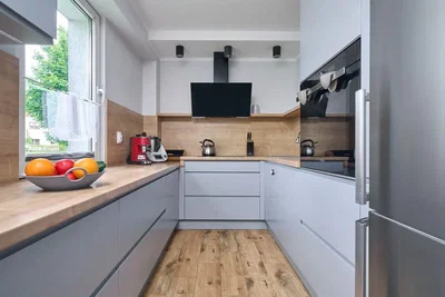 Mutfak; mutfak aletleri, manzara, doğal ışık