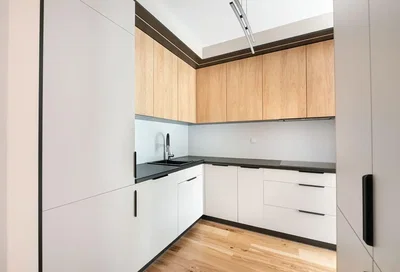 Mutfak; mutfak aletleri, ahşap zemin, tadilatlı, doğal ışık, modern stil