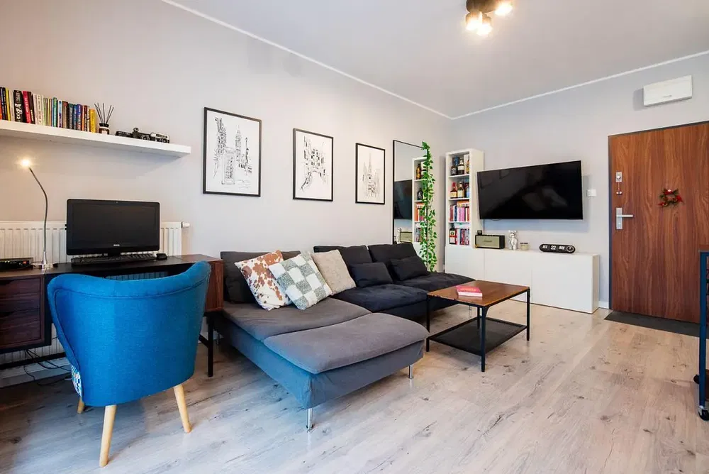 Salon; style moderne, parquet, lumière naturelle