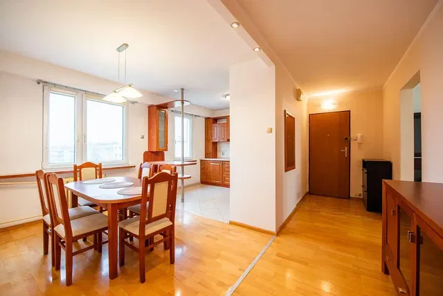 Soggiorno; pavimento in legno, luce naturale