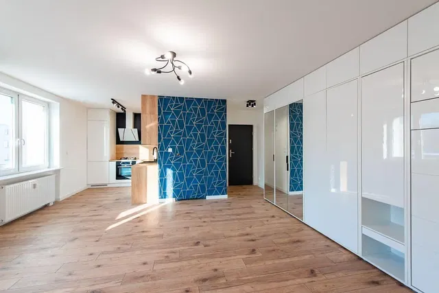 Keuken; houten vloer, natuurlijk licht, moderne stijl