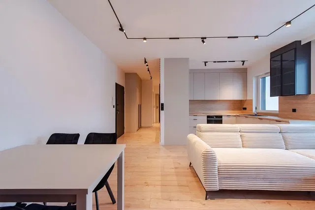 Salon; lumière naturelle, style moderne, carrelage