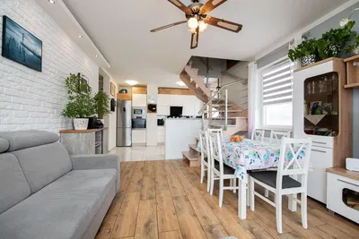 Salon; lumière naturelle, parquet, style moderne