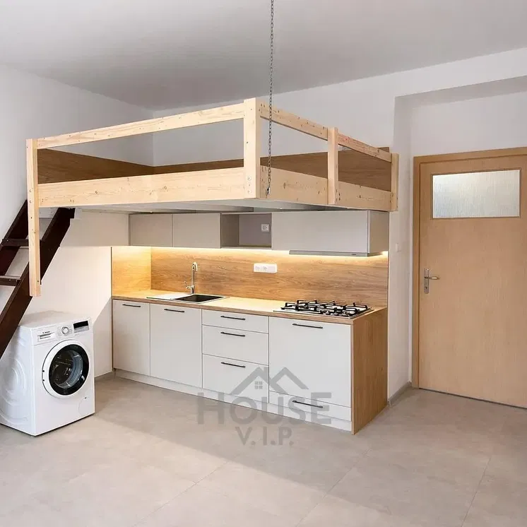 Küche; küchengeräte, fliesenboden, renoviert