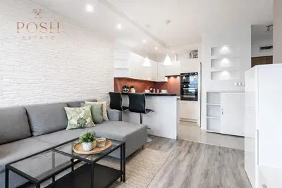 Oturma odası; mutfak aletleri, doğal ışık, modern stil, ahşap zemin