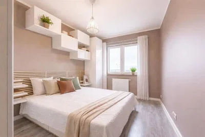 Yatak odası; doğal ışık, modern stil, ahşap zemin