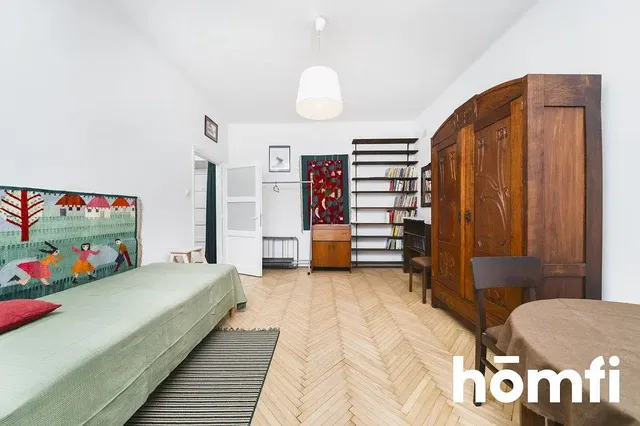 Slaapkamer; houten vloer, natuurlijk licht, moderne stijl