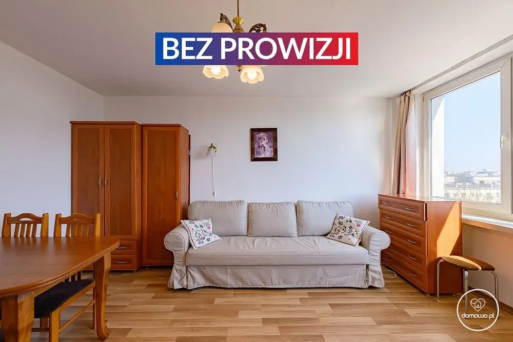 Oturma odası; ahşap zemin, modern stil