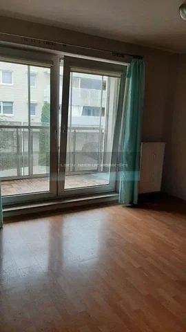 Soggiorno; vista, pavimento in legno, luce naturale