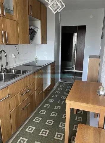 مطبخ; أجهزة المطبخ, أرضية خشبية, ضوء طبيعي, أسلوب عصري