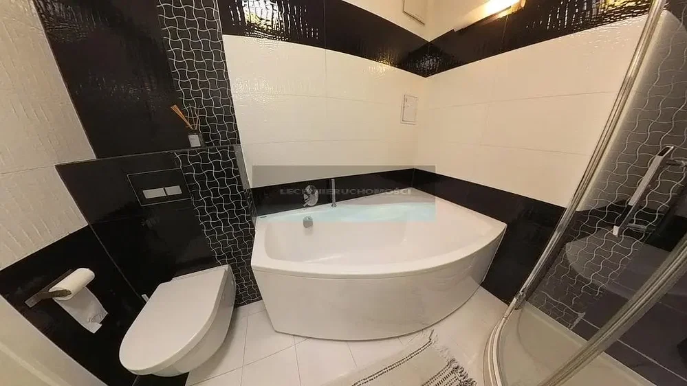 حمام; أرضية من البلاط, مجدد, ضوء طبيعي, أسلوب عصري