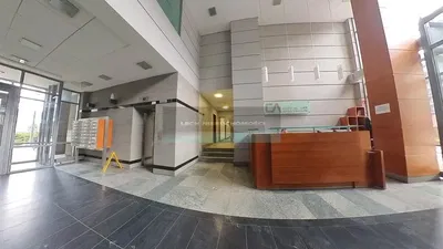 غرفة خلع الملابس; أرضية من البلاط