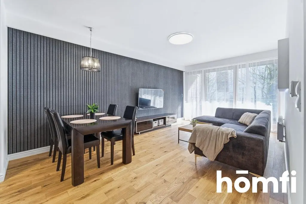 Dnevna soba; drveni pod, prirodno svjetlo, moderni stil