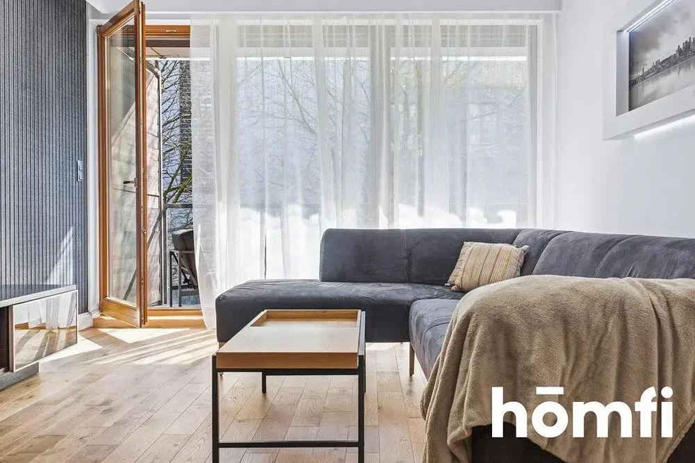 Dnevna soba; prirodno svjetlo, drveni pod, moderni stil, pogled