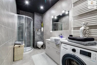 Salle de bain; carrelage, rénové, lumière naturelle