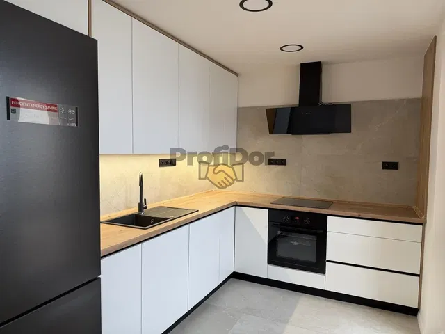 Keuken; keukenapparatuur, gerenoveerd, moderne stijl