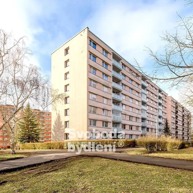 Dům a okolí; výhled