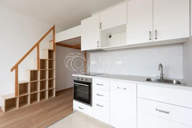Cuisine; électroménager, rénové, lumière naturelle, style moderne