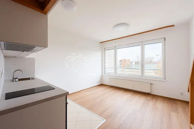 Cuisine; vue, parquet, lumière naturelle, rénové