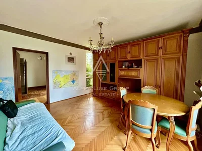 Дневна соба; дрвени под, природно светло