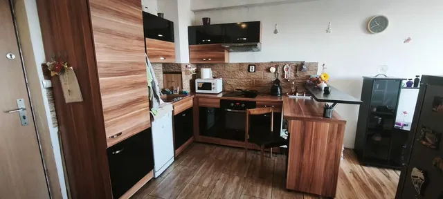Kitchen; kitchen appliances, tile floor