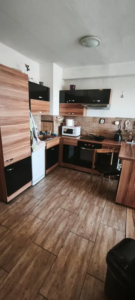 Küche; küchengeräte, fliesenboden, renoviert, tageslicht