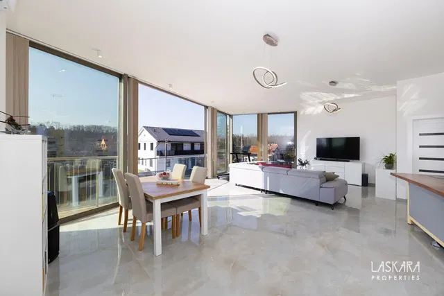 Wohnzimmer; blick, fliesenboden, tageslicht, moderner stil