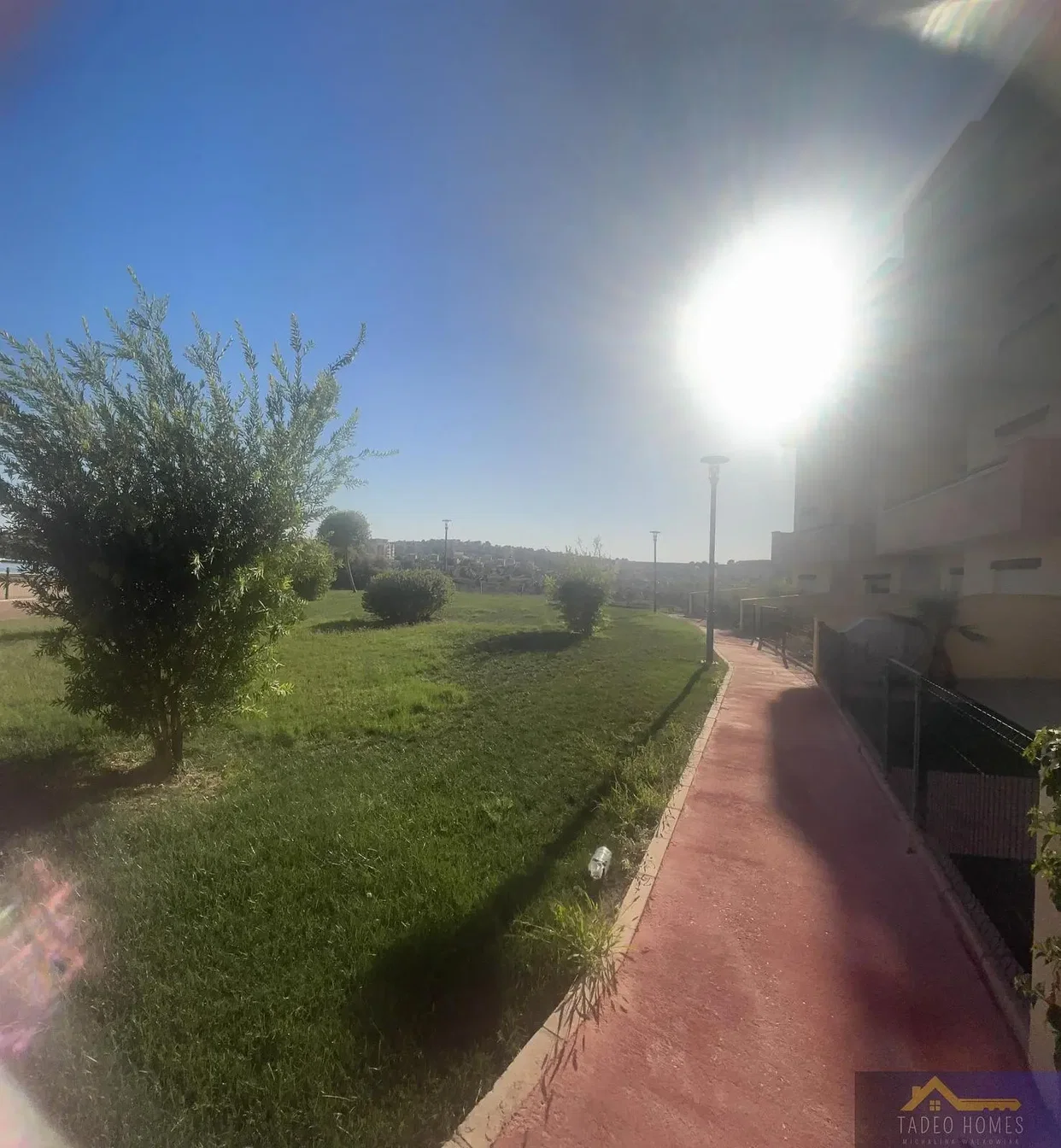 Dům a okolí; výhled, přirozené světlo