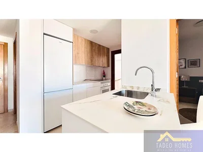 Mutfak; mutfak aletleri, doğal ışık, modern stil