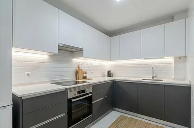 Cuisine; électroménager, rénové, lumière naturelle, style moderne