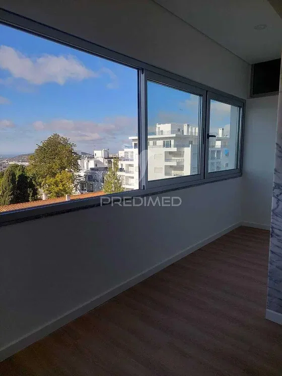 غرفة معيشة; إطلالة, أرضية خشبية, ضوء طبيعي