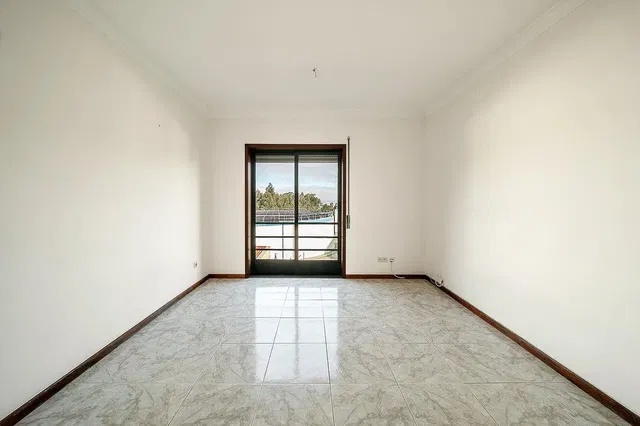 Друго; плочки, гледка, естествена светлина