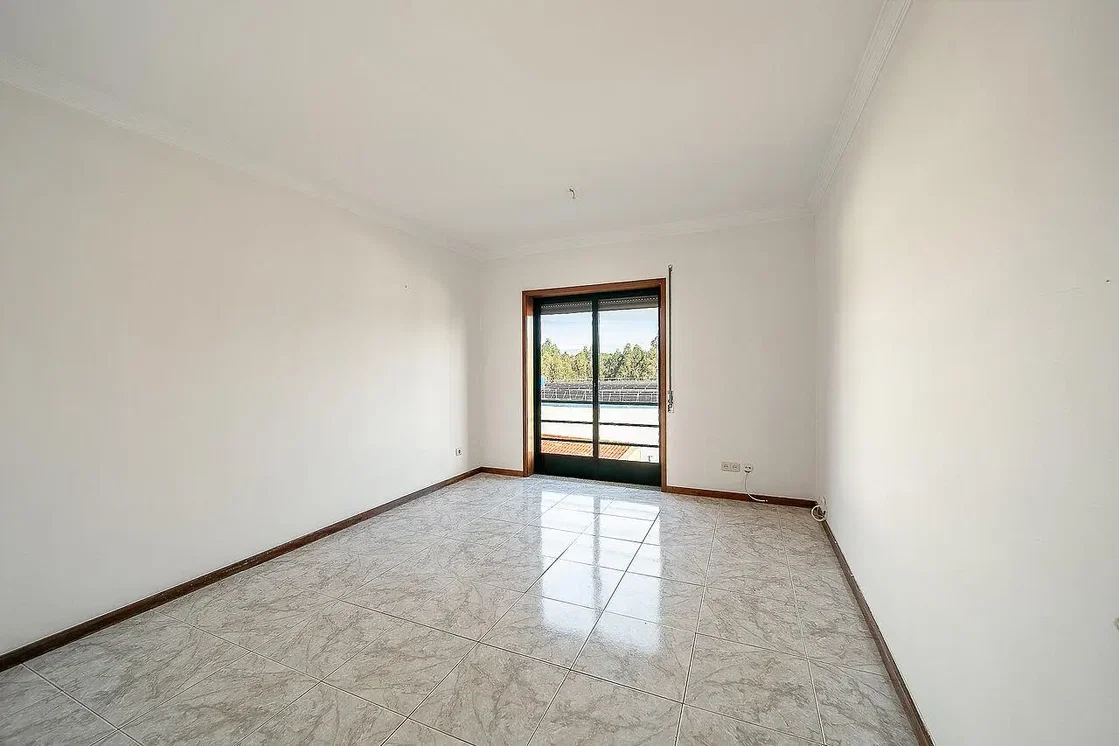 Oturma odası; fayans zemin, manzara, doğal ışık