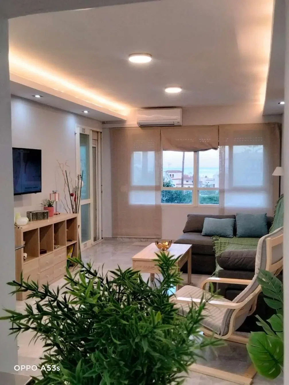 Oturma odası; manzara, doğal ışık, modern stil