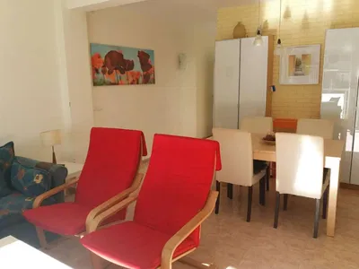 Wohnzimmer; fliesenboden, tageslicht