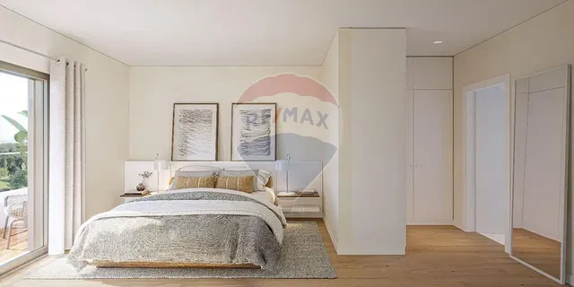 Υπνοδωμάτιο; φυσικό φως, ξύλινο πάτωμα