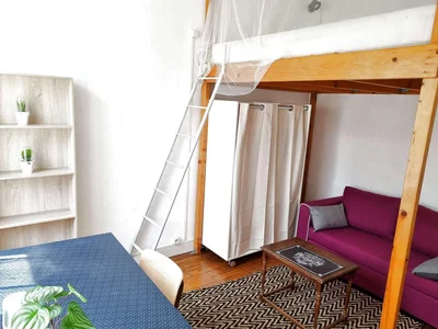 Wohnzimmer; holzboden, tageslicht, moderner stil