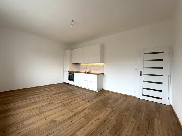 Cuisine; parquet, rénové, lumière naturelle