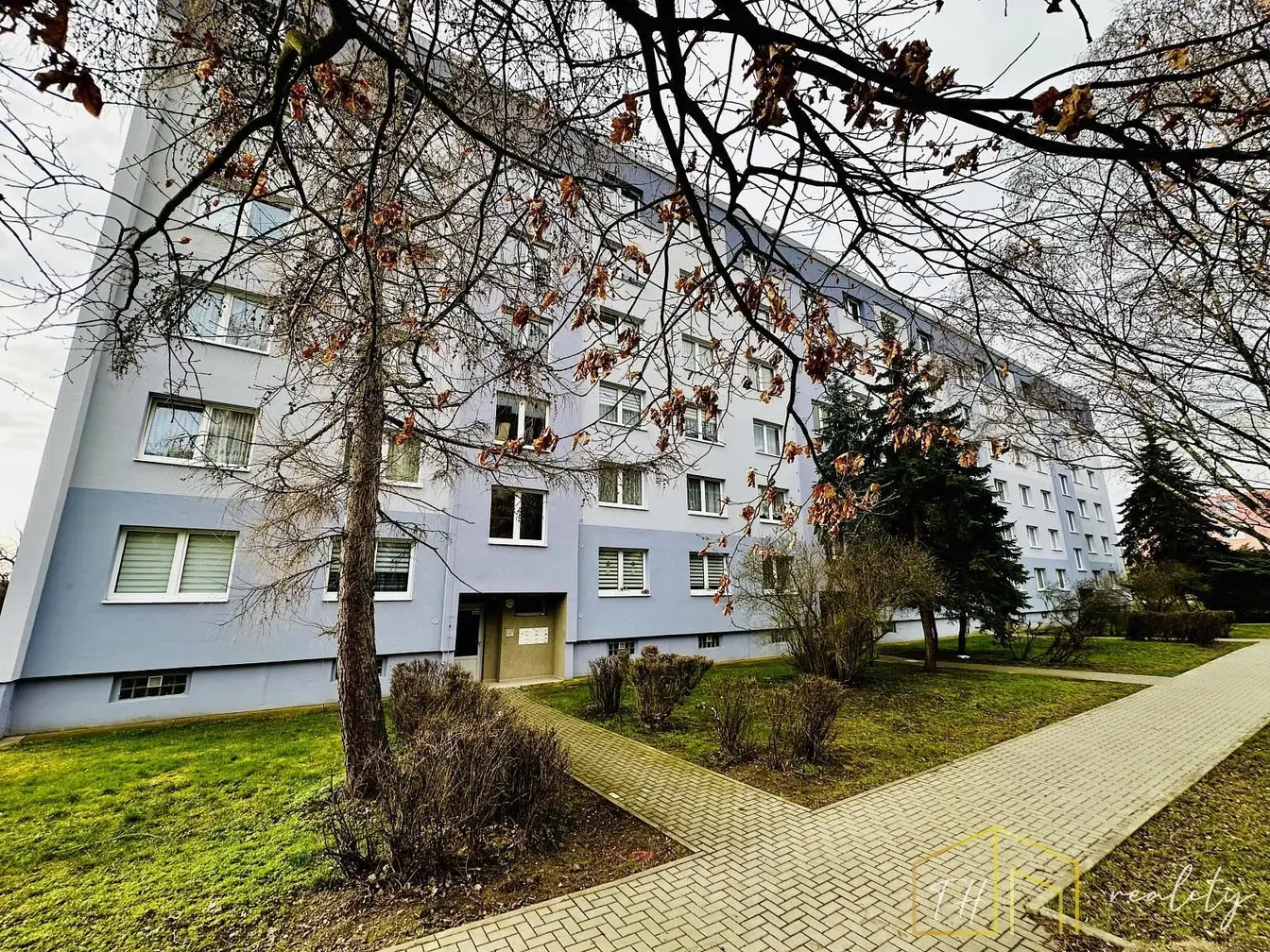Кућа и околина; природно светло