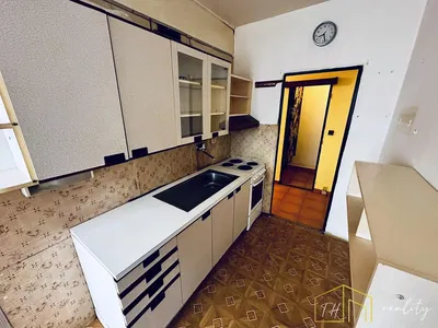 Кухиња; плочице, потребна реновација