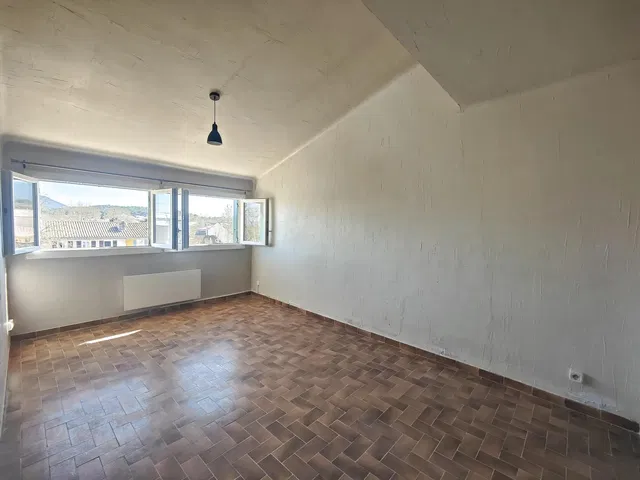 Oturma odası; fayans zemin, manzara, doğal ışık