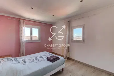 Chambre; lumière naturelle, parquet