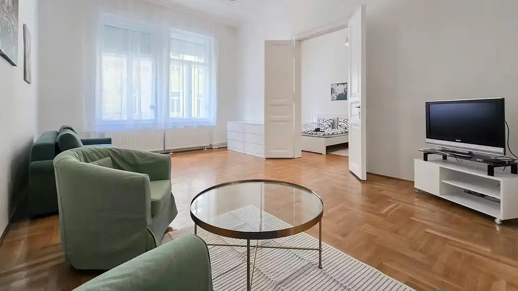 Living room; natural light, wood floor, modern style