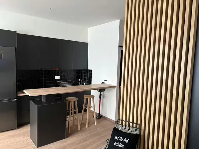 Mutfak; mutfak aletleri, ahşap zemin, tadilatlı, modern stil